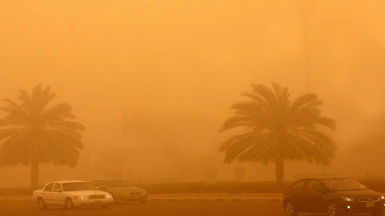 تنبيهات صحية بعد اجتياح عاصفة ترابية شديدة لمناطق واسعة وسط تحذيرات للمواطنين